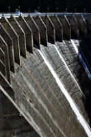 CRW_0409_dam_with_buttress_gates_and_gate_hoists.jpg