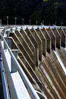CRW_0417_dam_buttresses_spillway_gates