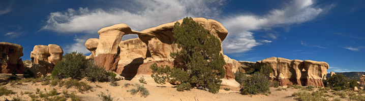 Metate Arch in Devil's Garden on Hole in the Rock Road - Stitched Panorama